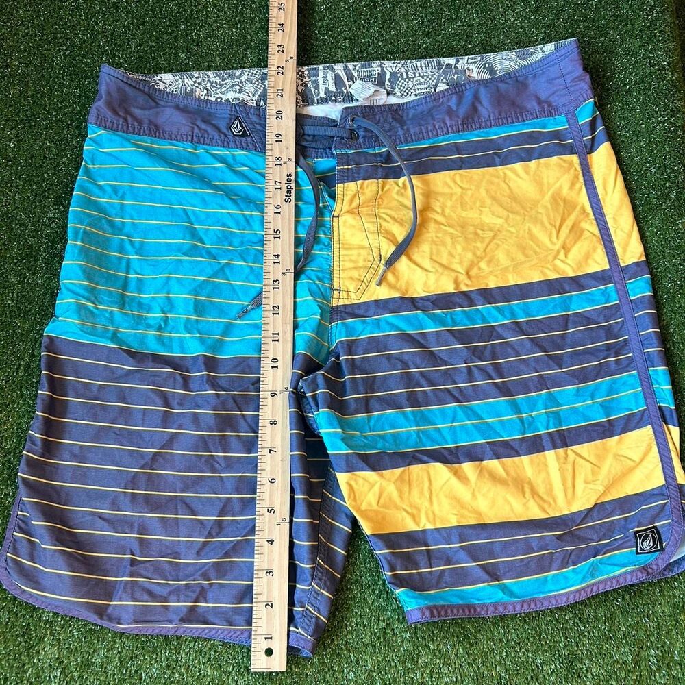 Volcom Men's Multi Shorts - Picture 2 of 8